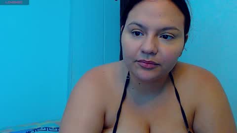sofiamooon_ online show from 12/21/25, 12:51