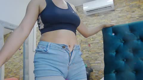 Snapshot of sofianena chatting on 01/02/25, 07:23 love online show from 01/02/25, 07:23