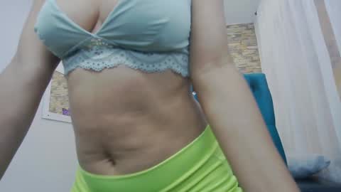 Snapshot of sofianena chatting on 01/21/25, 06:00 love online show from 01/21/25, 06:00