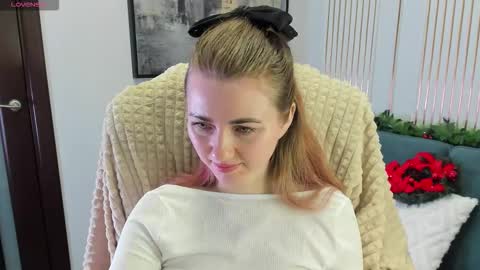 Snapshot of sofiangelaa chatting on 12/19/25, 01:01 Sofia online show from 12/19/25, 01:01