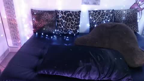 Snapshot of sofianix chatting on 02/16/25, 02:32 SOFIA NIX online show from 02/16/25, 02:32