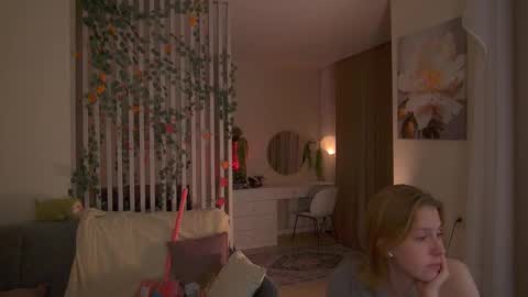 Sofia Help me overcome shynes with 100 thumbs up online show from 12/17/25, 08:48