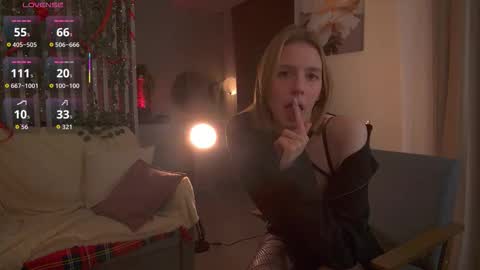 Snapshot of sofiapure18 chatting on 12/20/25, 09:55 Sofia Help me overcome shynes with 100 thumbs up online show from 12/20/25, 09:55