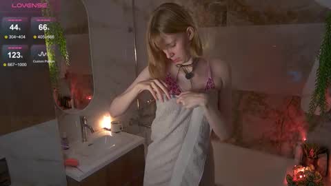 Snapshot of sofiapure18 chatting on 01/31/26, 09:02 Sofia Help me overcome shynes with 100 thumbs up online show from 01/31/26, 09:02