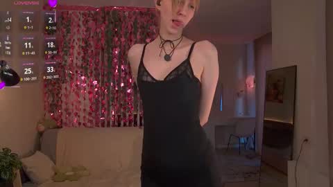 Snapshot of sofiapure18 chatting on 02/16/26, 02:07 Sofia Help me overcome shynes with 100 thumbs up online show from 02/16/26, 02:07