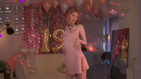 Snapshot of sofiapure18 chatting on 02/20/26, 02:41 Sofia Help me overcome shynes with 100 thumbs up online show from 02/20/26, 02:41