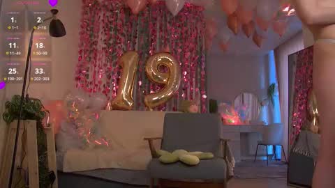 Snapshot of sofiapure18 chatting on 02/20/26, 06:26 Sofia Help me overcome shynes with 100 thumbs up online show from 02/20/26, 06:26