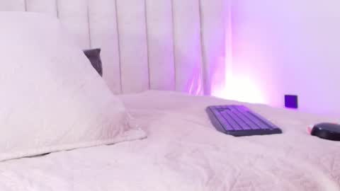 Snapshot of sofiavelezz_ chatting on 02/28/26, 12:06 Sofia Velez online show from 02/28/26, 12:06