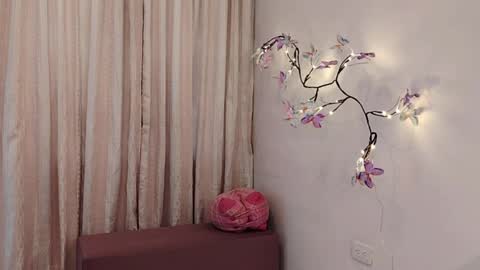 Sofi Bella online show from 04/01/26, 07:00