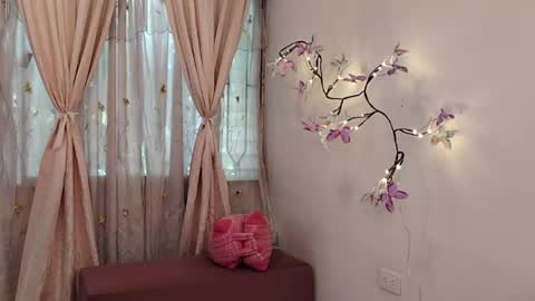 Sofi Bella online show from 04/23/26, 07:16