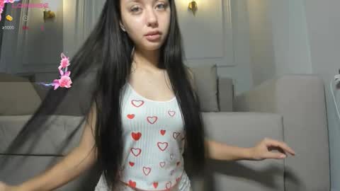 Snapshot of sofie__xoxo chatting on 10/27/25, 06:39 sofie__xoxo online show from 10/27/25, 06:39