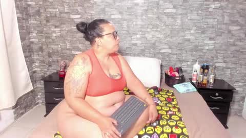 Snapshot of sofie_storm chatting on 12/29/24, 09:50 Vicky online show from 12/29/24, 09:50