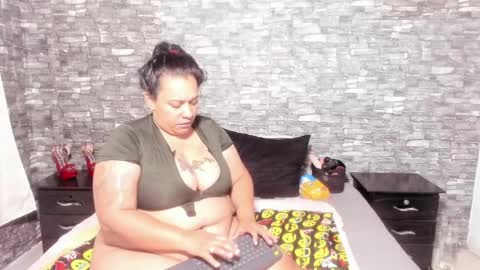 Snapshot of sofie_storm chatting on 01/14/25, 12:45 Vicky online show from 01/14/25, 12:45