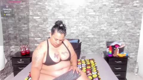 Snapshot of sofie_storm chatting on 02/17/25, 10:18 Vicky online show from 02/17/25, 10:18