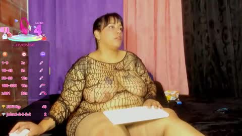 Snapshot of sofie_storm chatting on 10/17/25, 01:03 Vicky online show from 10/17/25, 01:03
