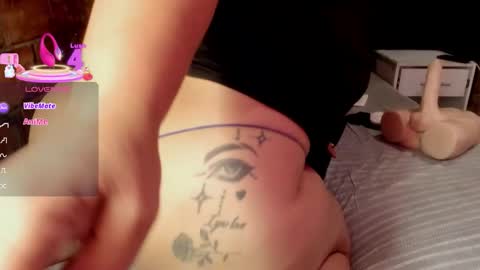 Vicky  online show from 11/28/25, 11:02