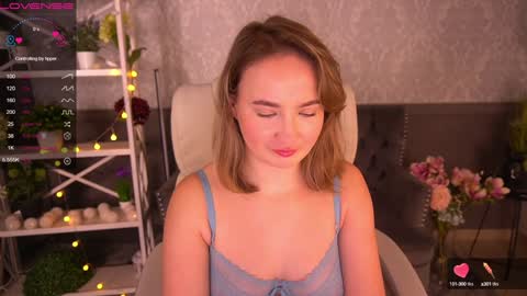 Snapshot of sofiebloom chatting on 12/01/24, 10:10 Sofie online show from 12/01/24, 10:10