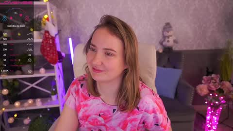 Snapshot of sofiebloom chatting on 12/27/24, 10:26 Sofie online show from 12/27/24, 10:26