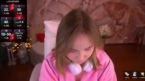 Snapshot of sofiebloom chatting on 01/18/25, 09:02 Sofie online show from 01/18/25, 09:02