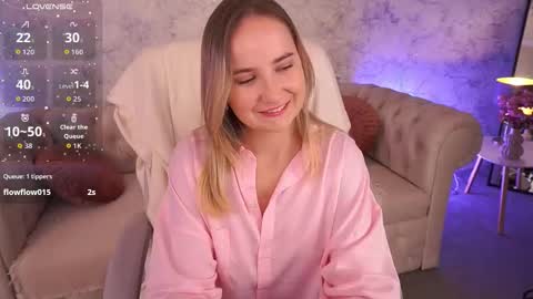 Snapshot of sofiebloom chatting on 10/02/25, 11:45 Sofie online show from 10/02/25, 11:45