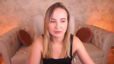 Snapshot of sofiebloom chatting on 11/03/25, 12:13 Sofie online show from 11/03/25, 12:13