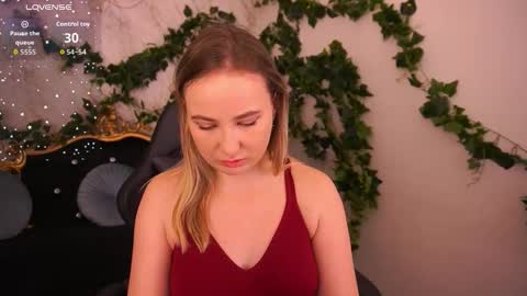 Snapshot of sofiebloom chatting on 11/13/25, 11:36 Sofie online show from 11/13/25, 11:36