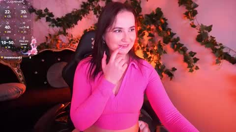 Snapshot of sofiebloom chatting on 11/23/25, 11:48 Sofie online show from 11/23/25, 11:48