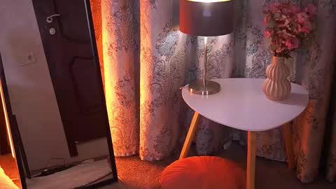 Snapshot of sofiebloom chatting on 12/19/25, 11:56 Sofie online show from 12/19/25, 11:56