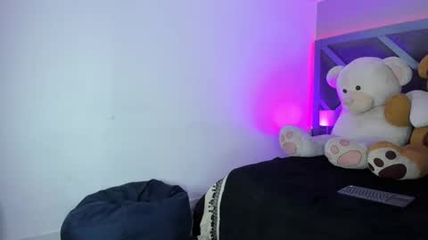 Snapshot of sofiewild_ chatting on 10/23/25, 07:45 sofie online show from 10/23/25, 07:45