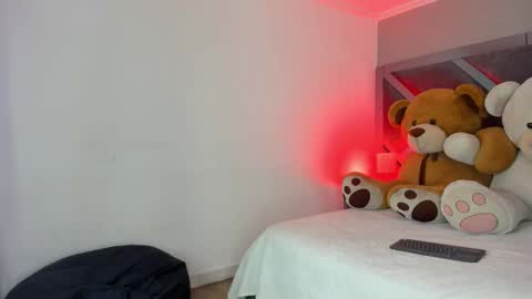 Snapshot of sofiewild_ chatting on 10/25/25, 07:19 sofie online show from 10/25/25, 07:19