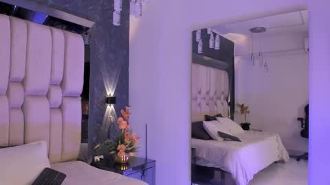 Snapshot of sofiewild_ chatting on 10/31/25, 07:48 sofie online show from 10/31/25, 07:48