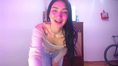 sofii_cute01 online show from 11/19/25, 10:43