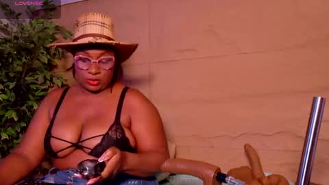 Snapshot of sofii_hill chatting on 05/20/26, 10:21 KELLY-HILL online show from 05/20/26, 10:21