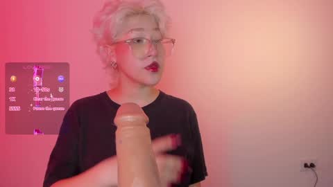 Snapshot of sofii_uwu_ chatting on 12/15/24, 09:20 Sofii online show from 12/15/24, 09:20