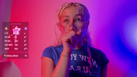 Snapshot of sofii_uwu_ chatting on 12/28/24, 11:16 Sofii online show from 12/28/24, 11:16