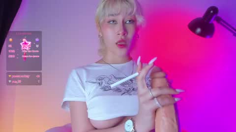 Snapshot of sofii_uwu_ chatting on 02/12/25, 01:37 Sofii online show from 02/12/25, 01:37