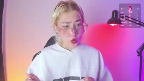 Snapshot of sofii_uwu_ chatting on 02/19/25, 12:11 Sofii online show from 02/19/25, 12:11