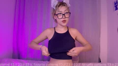 Snapshot of sofii_uwu_ chatting on 11/03/25, 11:04 Sofii online show from 11/03/25, 11:04