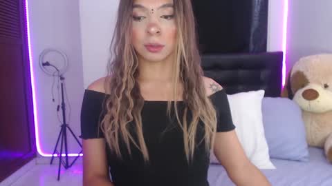 Snapshot of sofiievans_ chatting on 01/24/25, 09:05   online show from 01/24/25, 09:05
