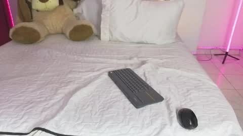 Snapshot of sofiievans_ chatting on 04/27/26, 09:46 online show from 04/27/26, 09:46