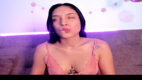 Snapshot of sofiluxurya chatting on 12/16/25, 10:20 SofiLuxurya online show from 12/16/25, 10:20