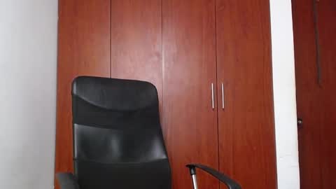 Snapshot of soft_fetish chatting on 02/28/25, 11:12 Camila M online show from 02/28/25, 11:12