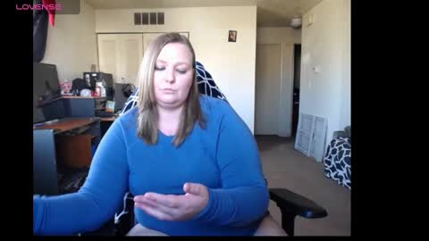 Snapshot of softerpeaches chatting on 12/05/24, 08:11 Rose online show from 12/05/24, 08:11