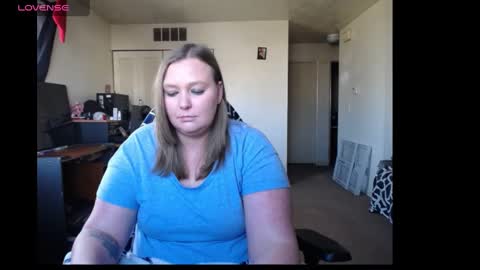 Snapshot of softerpeaches chatting on 12/06/24, 08:18 Rose online show from 12/06/24, 08:18