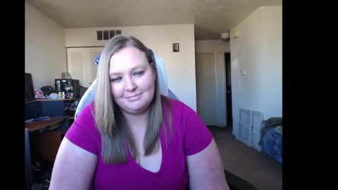 Snapshot of softerpeaches chatting on 01/30/25, 08:31 Rose online show from 01/30/25, 08:31