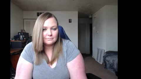 Snapshot of softerpeaches chatting on 02/03/25, 06:17 Rose online show from 02/03/25, 06:17