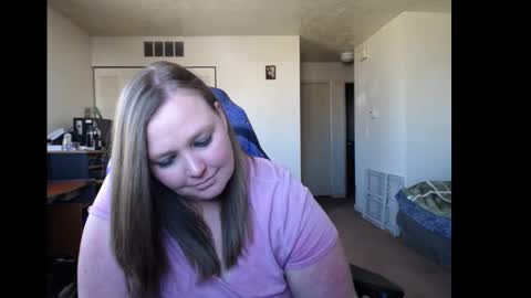 Snapshot of softerpeaches chatting on 02/28/25, 08:28 Rose online show from 02/28/25, 08:28