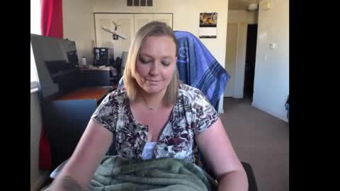 Snapshot of softerpeaches chatting on 11/03/25, 08:43 Rose online show from 11/03/25, 08:43