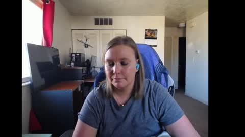 Snapshot of softerpeaches chatting on 11/11/25, 08:20 Rose online show from 11/11/25, 08:20