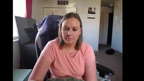 Snapshot of softerpeaches chatting on 11/17/25, 07:30 Rose online show from 11/17/25, 07:30